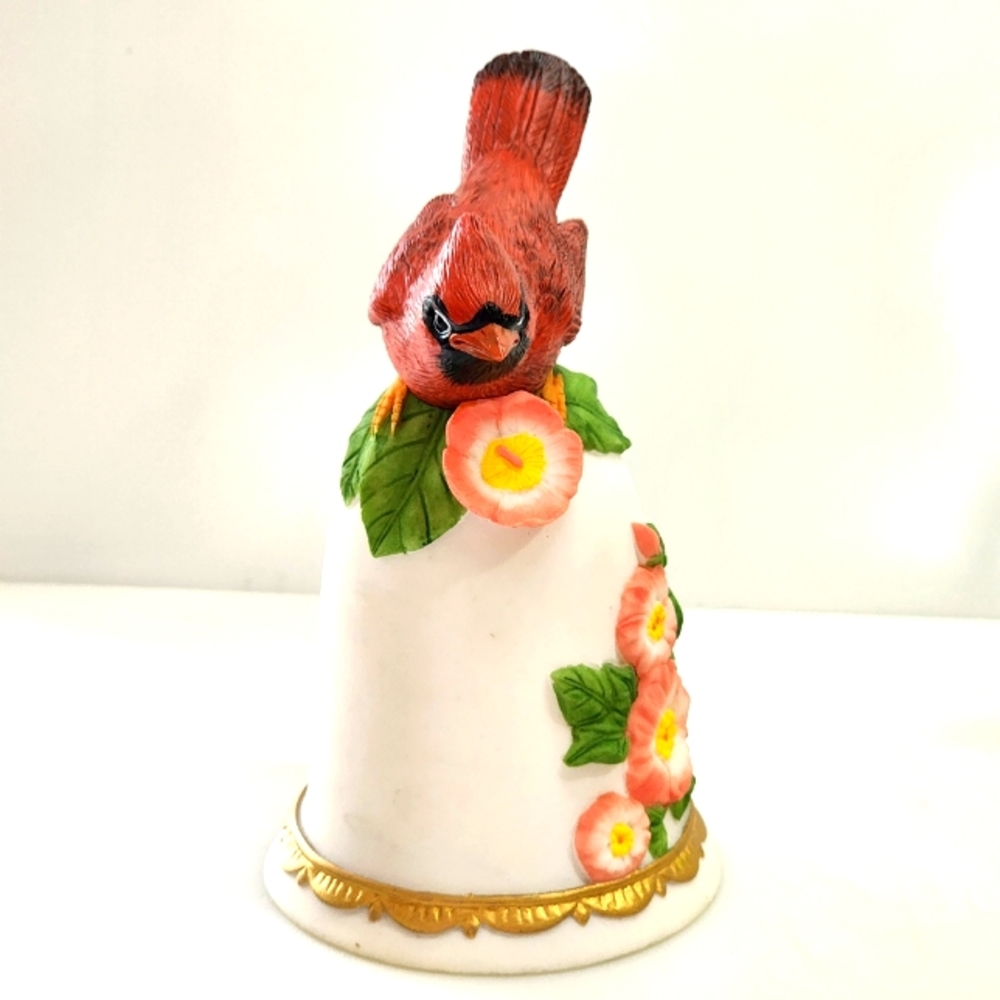 Set of 2 Ceramic Figurines of Cardinal Birds On Flared Bases 6x 3.5 inch - Picture 10 of 13